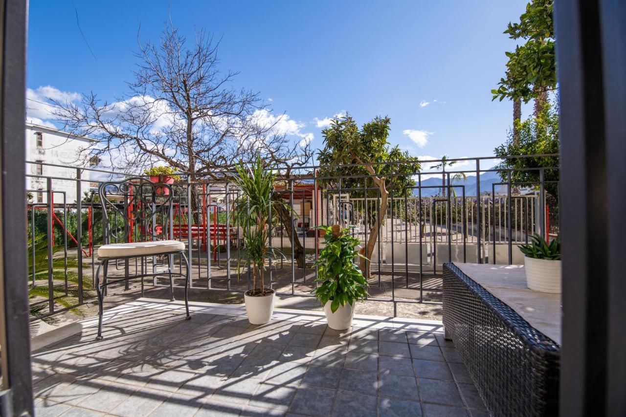 Familiaris Pompei Holiday Home Bagian luar foto
