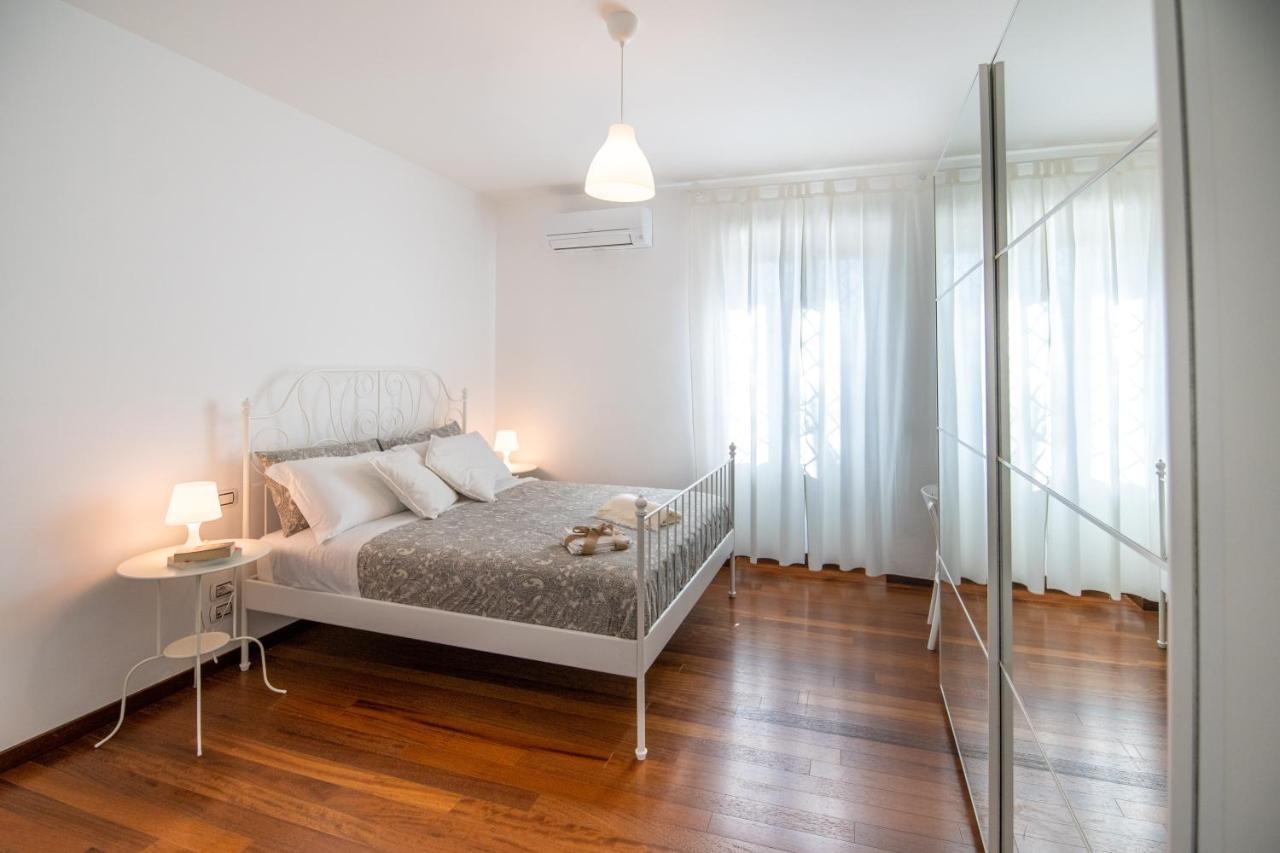 Familiaris Pompei Holiday Home Bagian luar foto